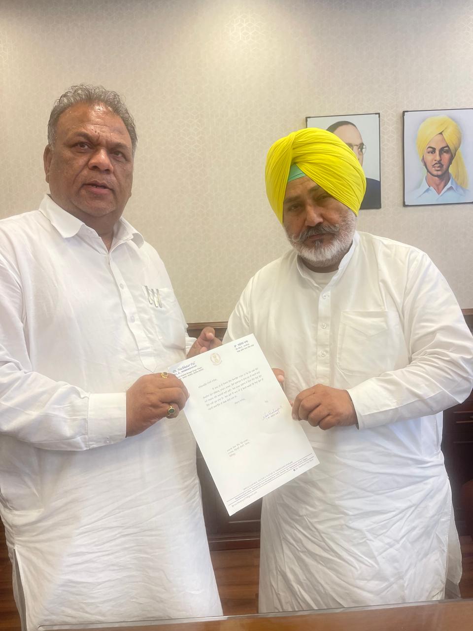 Constituency MLA of Nawanshahr Dr. Nachhatar Pal gave a demand letter to Irrigation Minister Chetan Singh Jode Majra to clean the drains.